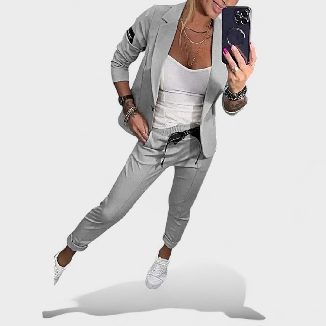 Теодора - Персонализиран комплект: мек сако и широки панталони