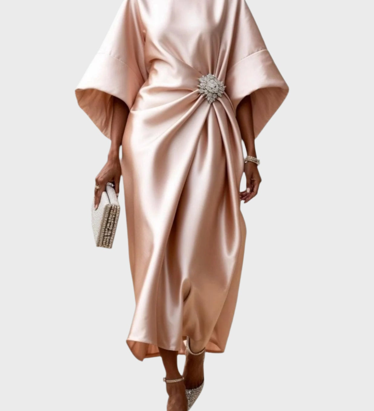 Весела - рокля със странно плисиране и декоративна катарама