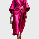 Весела - рокля със странно плисиране и декоративна катарама