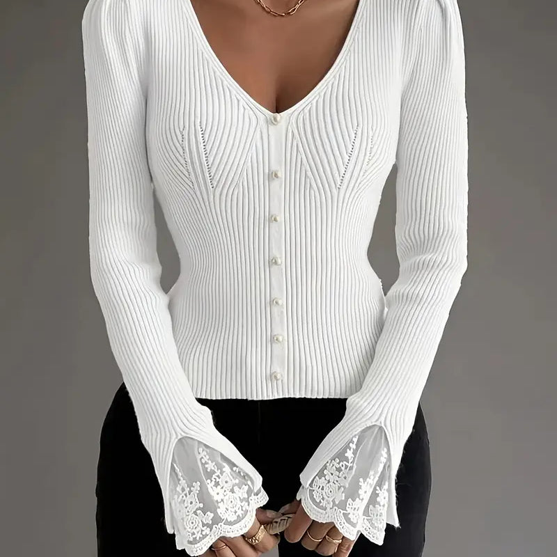 Весела - Пуловер с В-образно деколте и дантелени ръкави