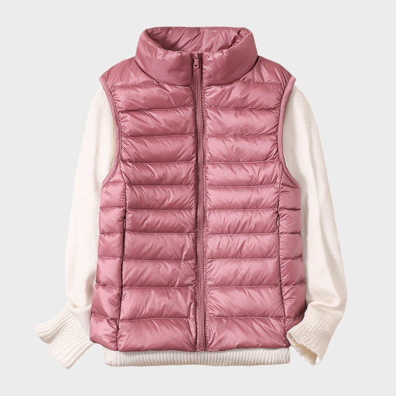 Мария - Лек пухен елек с плетен дизайн