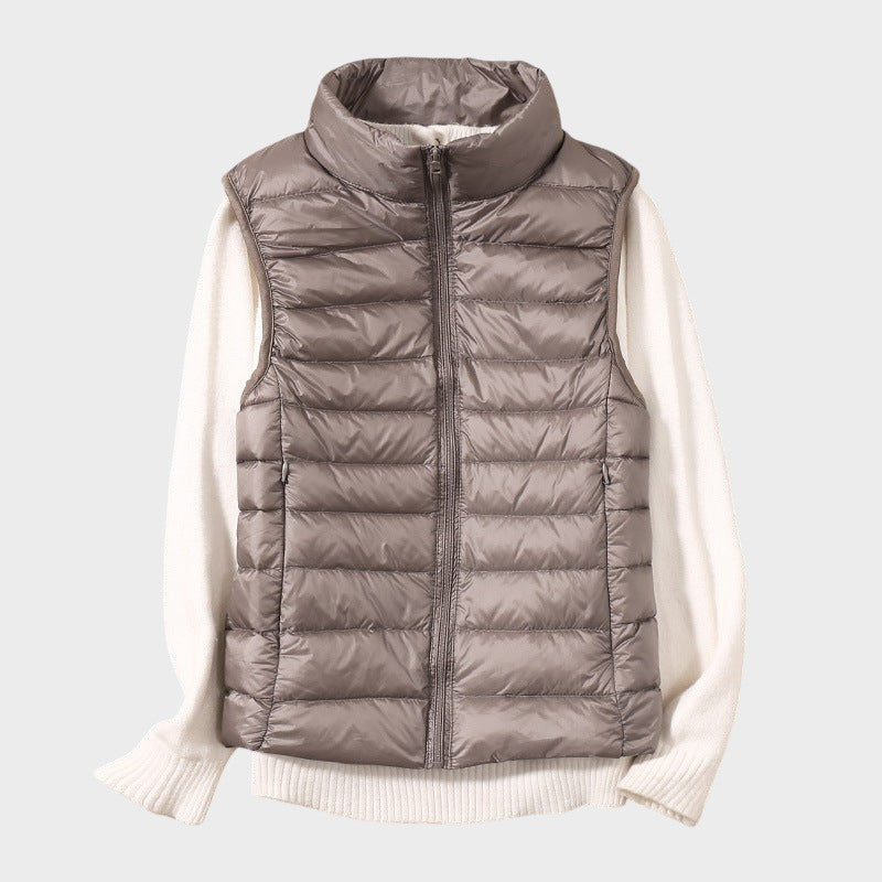 Мария - Лек пухен елек с плетен дизайн