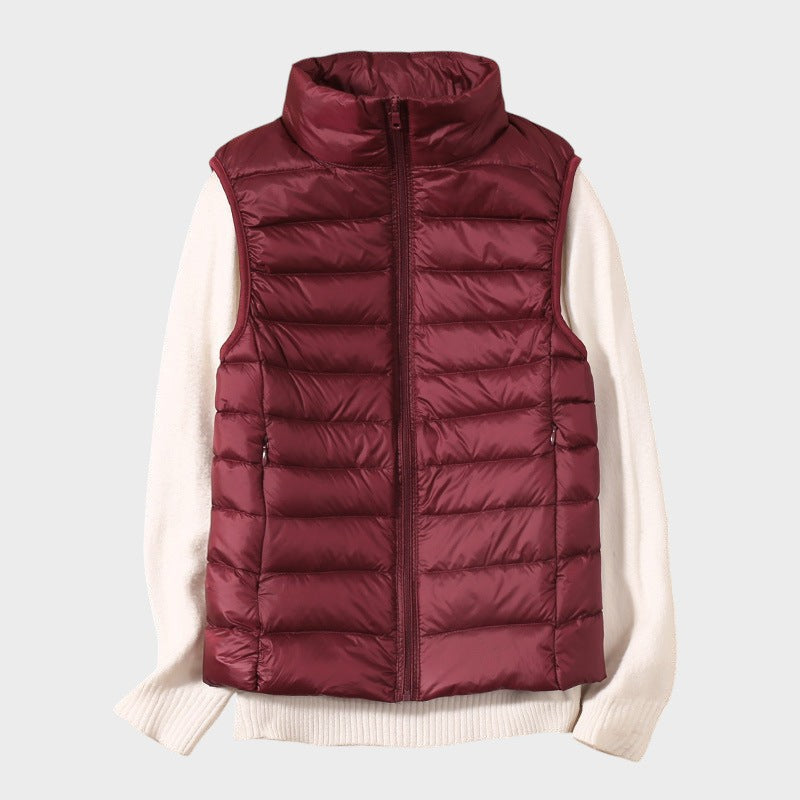 Мария - Лек пухен елек с плетен дизайн