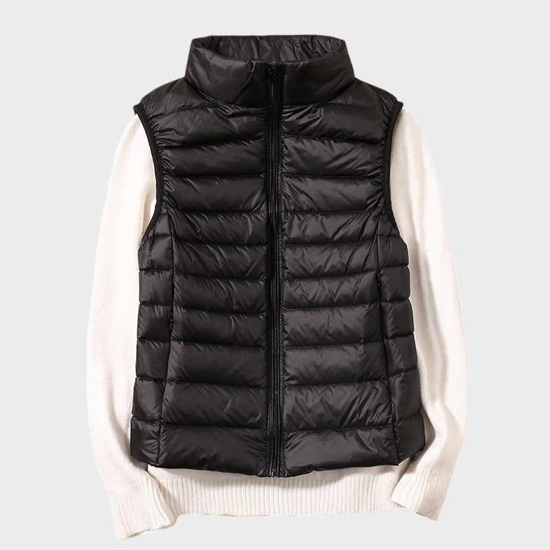 Мария - Лек пухен елек с плетен дизайн