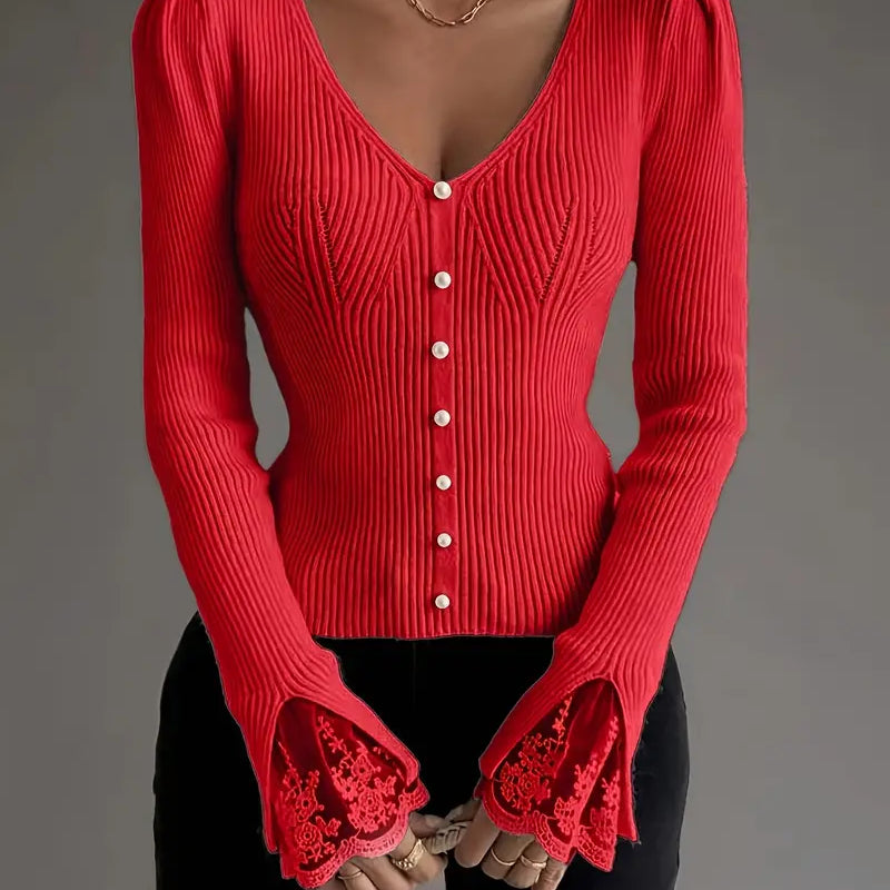 Весела - Пуловер с В-образно деколте и дантелени ръкави