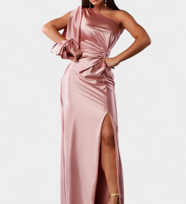 Десислава - Асиметрична Рокля с Драпиране на Едно Рамо