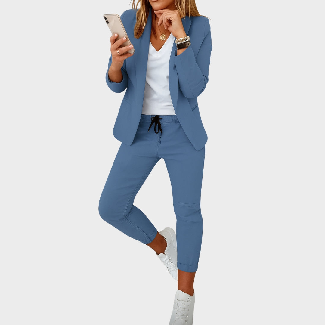 Виктория - Софистиран Костюм