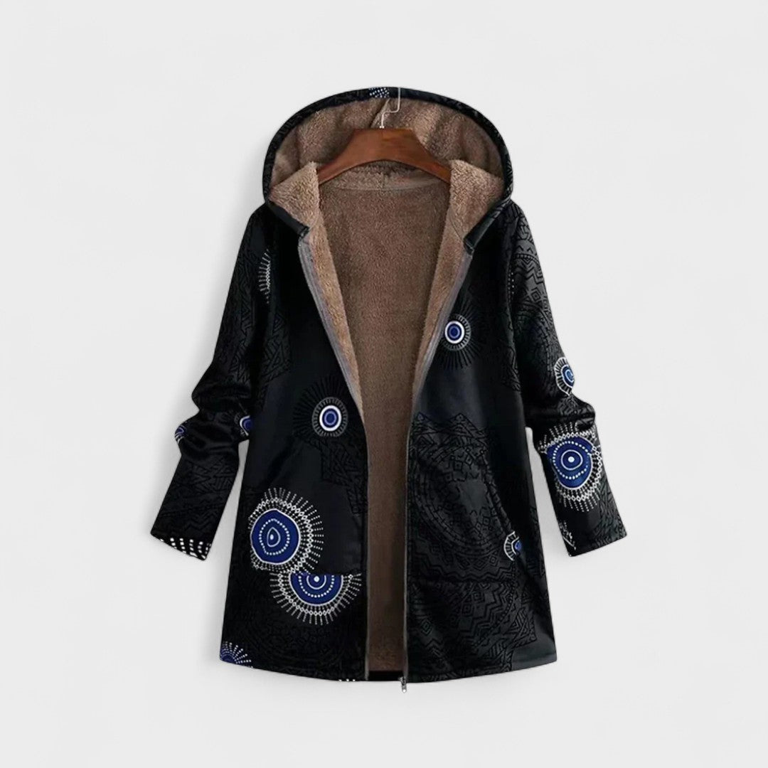 Даниела - Топла и мека якна с качулка