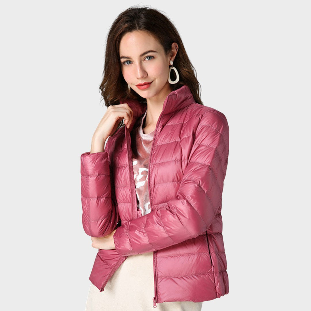 Радостина - Ултра лека пухенка с елегантни надигания