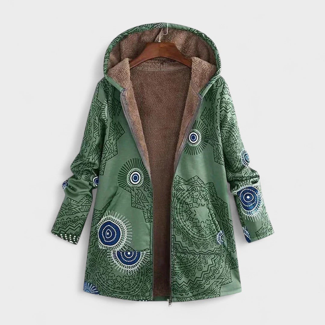 Даниела - Топла и мека якна с качулка