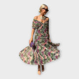 Калина - Въздушна Рокля с Впечатляващ Изрез