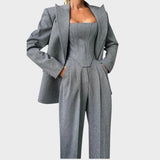 Десислава – Мощен Триделен Костюм