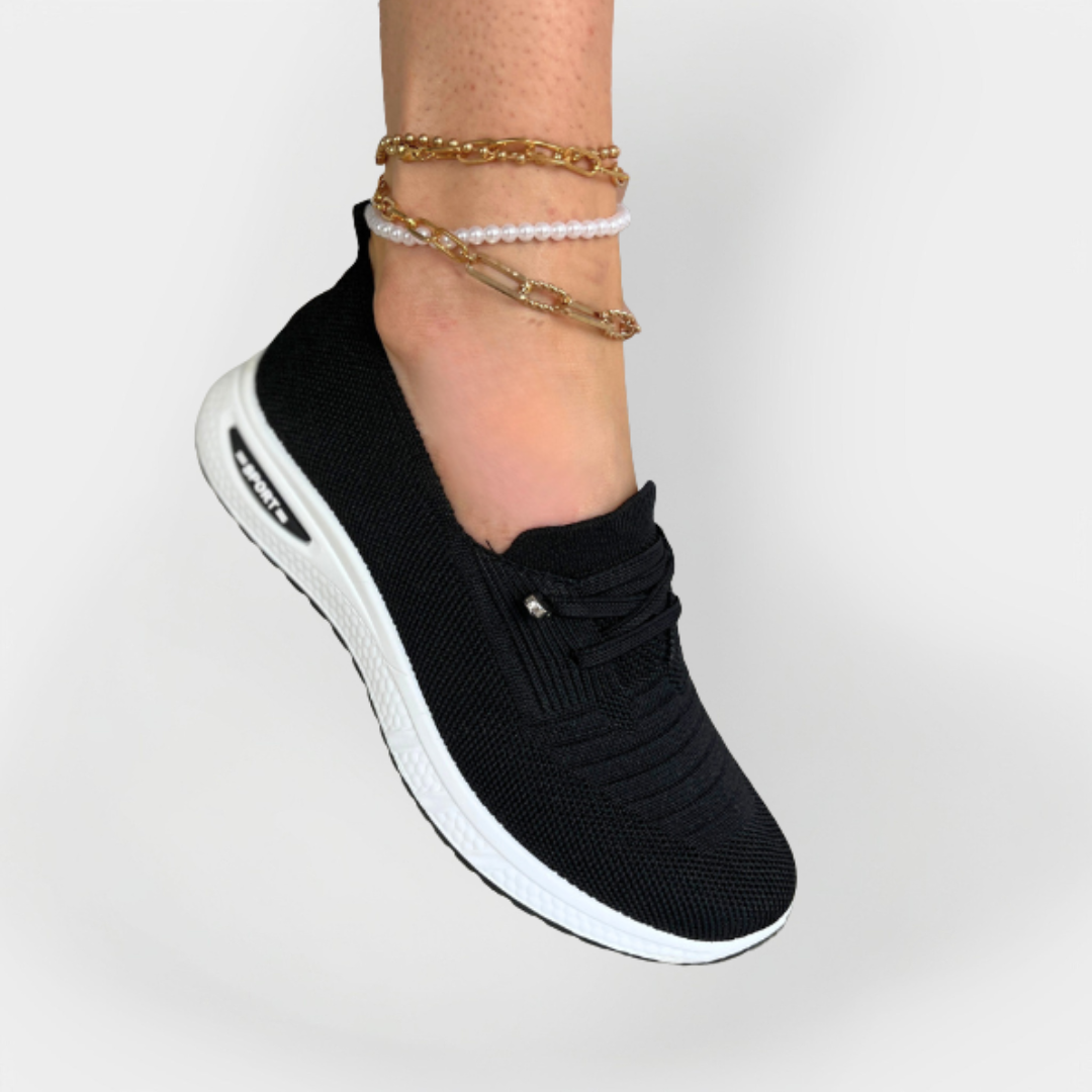 Десислава - Спортни обувки с лека материя и гъвкава подметка