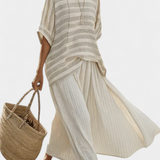 Елена - Комплект от ленен бамбук Дейзи с елегантна райета тениска и летящи панталони за модерен и удобен стил