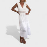 Радостина - Елегантна Чипкова Рокля с V-Изрез