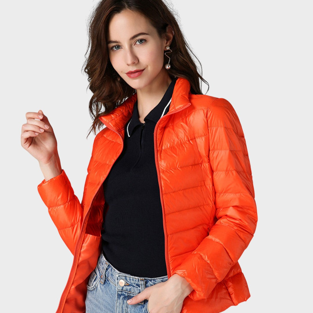 Радостина - Ултра лека пухенка с елегантни надигания