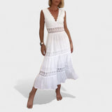 Радостина - Елегантна Чипкова Рокля с V-Изрез