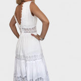 Радостина - Елегантна Чипкова Рокля с V-Изрез