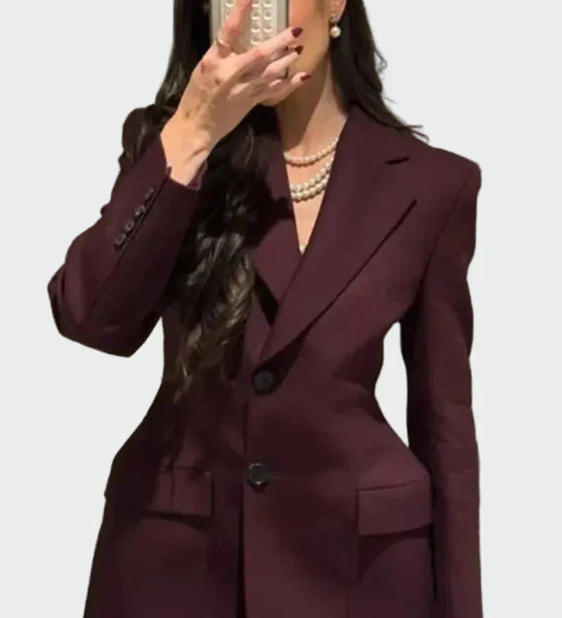 Магдалена - Сако с Впечатляваща Линия и Бутон