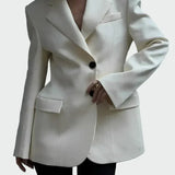 Магдалена - Сако с Впечатляваща Линия и Бутон