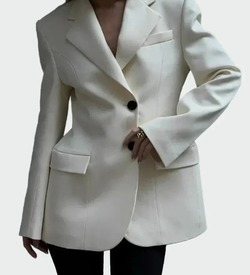 Магдалена - Сако с Впечатляваща Линия и Бутон