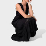 Радостина - Елегантна Чипкова Рокля с V-Изрез