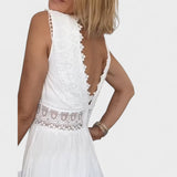 Радостина - Елегантна Чипкова Рокля с V-Изрез