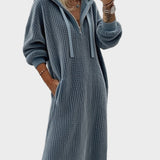 Ралица - Елегантна плетена вълнена рокля с качулка