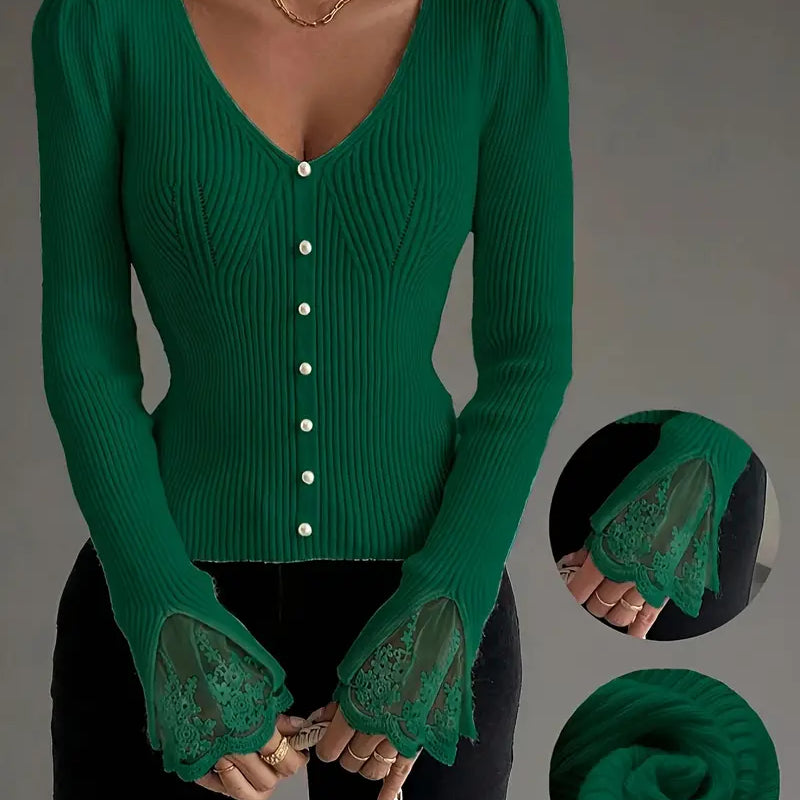 Весела - Пуловер с В-образно деколте и дантелени ръкави