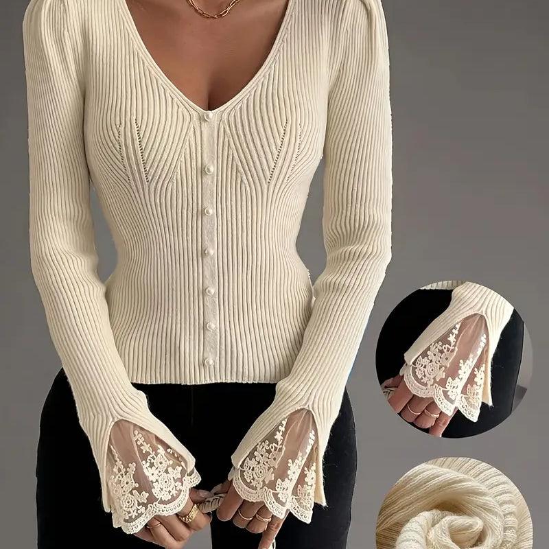 Весела - Пуловер с В-образно деколте и дантелени ръкави