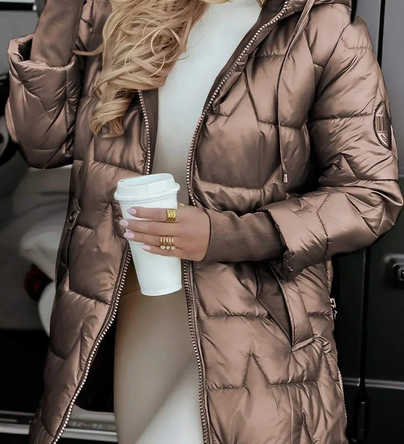 Йоана - Дълго, топло яке с голяма качулка