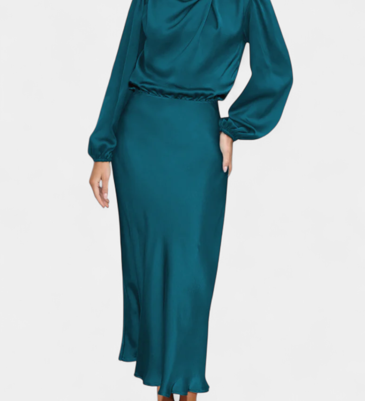 Десислава - Рокля с Висок Яка и Цветни Детайли