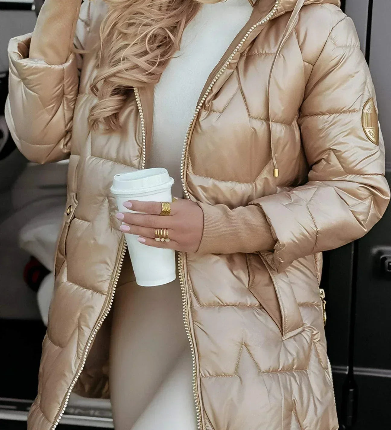 Йоана - Дълго, топло яке с голяма качулка