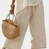 Катя - Цялостен минималистичен Daisy в естествени нюанси с oversized тениска и широки панталони за прост и елегантен стил