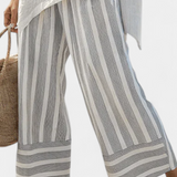 Десислава - комплект Дейзи с асиметрична блуза и райе панталони за модерен и елегантен стил