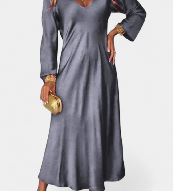 Даниела - Плавна Рокля с V Изрез и Дълги Ръкави