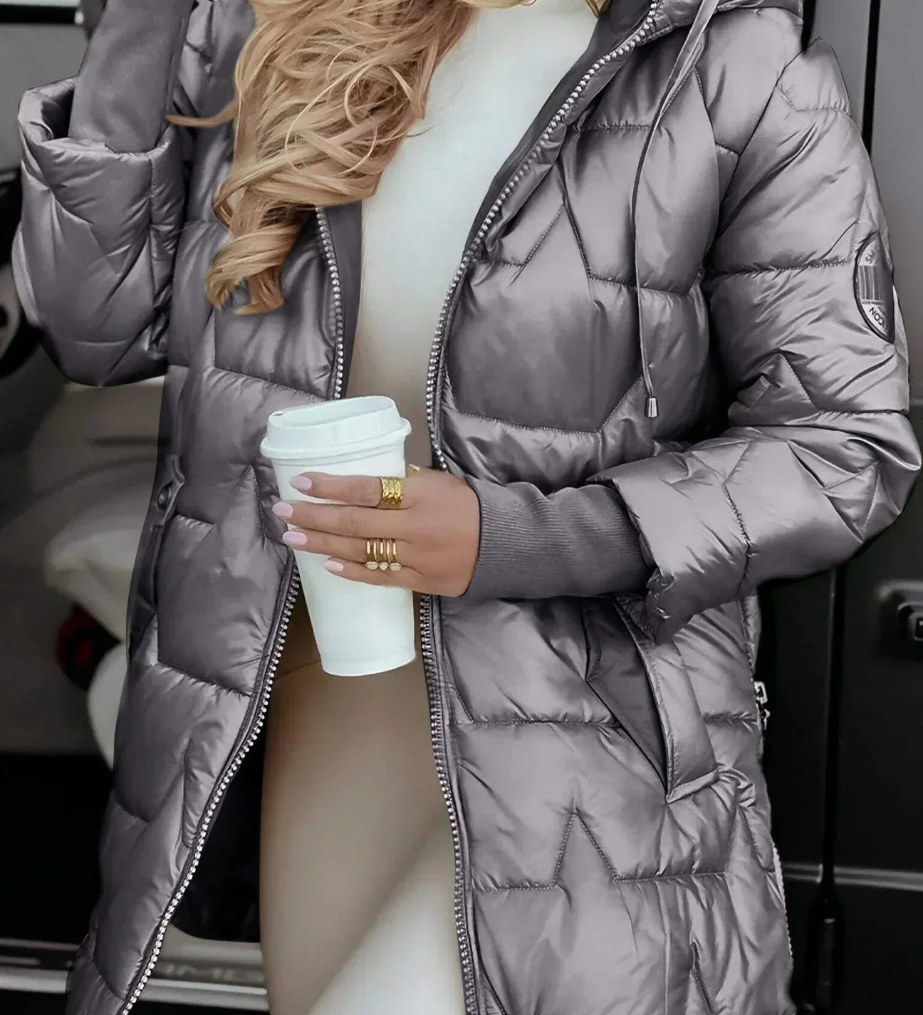 Йоана - Дълго, топло яке с голяма качулка