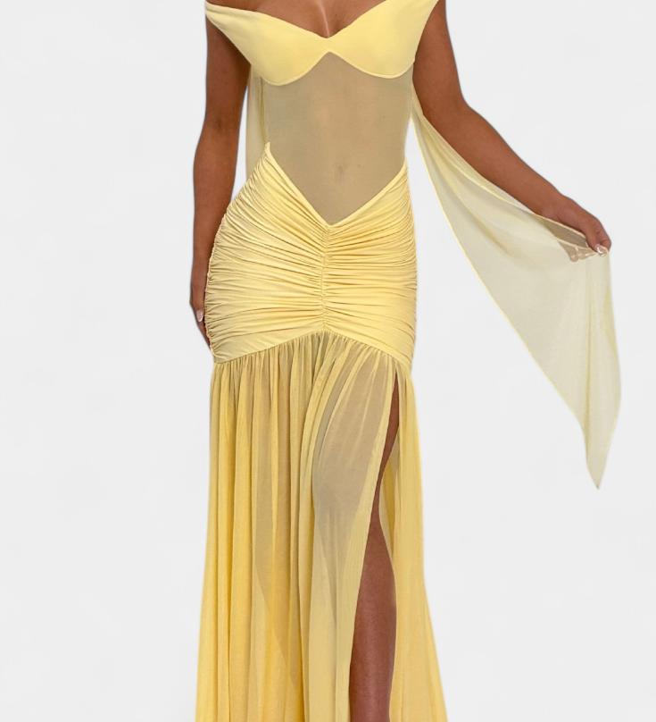 Евелина - Дълга Рокля от Мляко Коприна с Дълбоко Деколте и Оформени Набръчквания