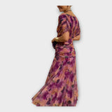 Калина - Въздушна Рокля с Впечатляващ Изрез