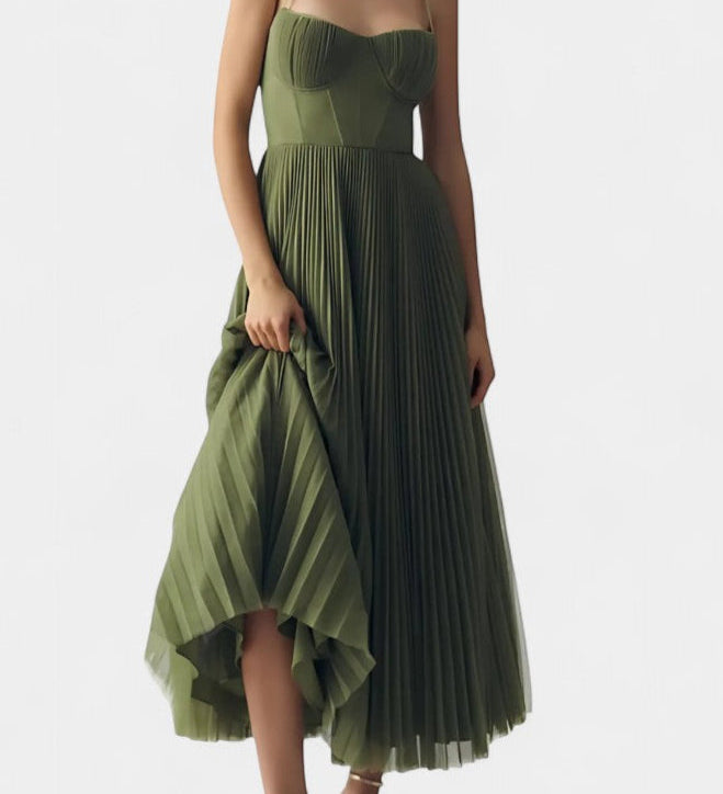 Гергана - Плисирана шифонена рокля с деколте във формат на сърце и оформен корсет